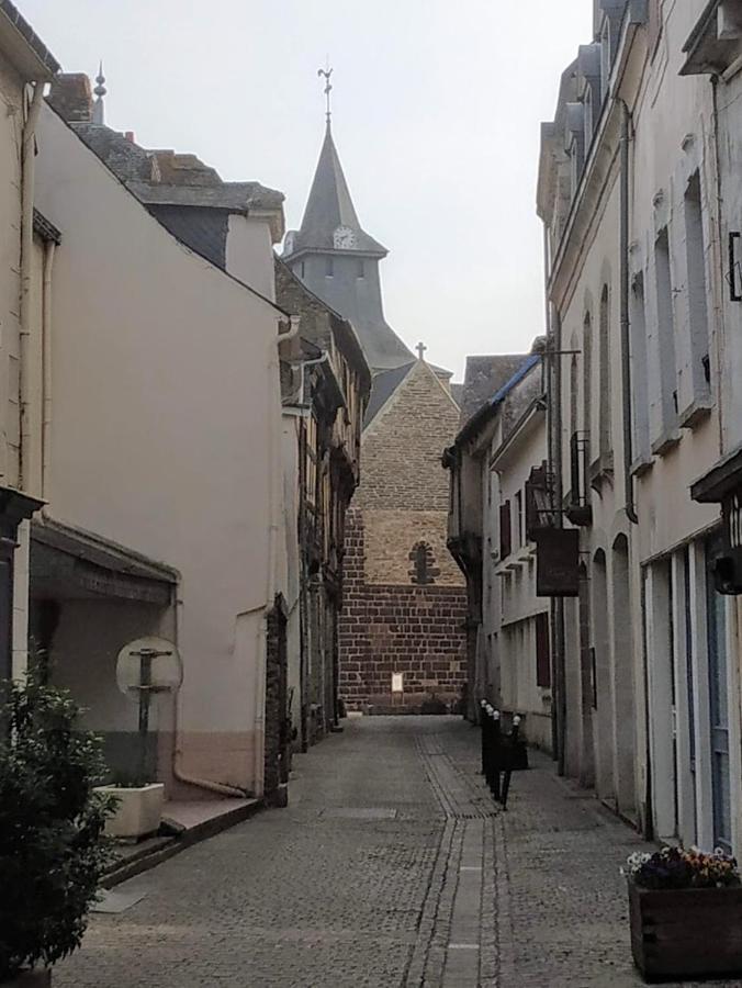 Duplex Plein Centre Ville 10B Malestroit Exterior foto